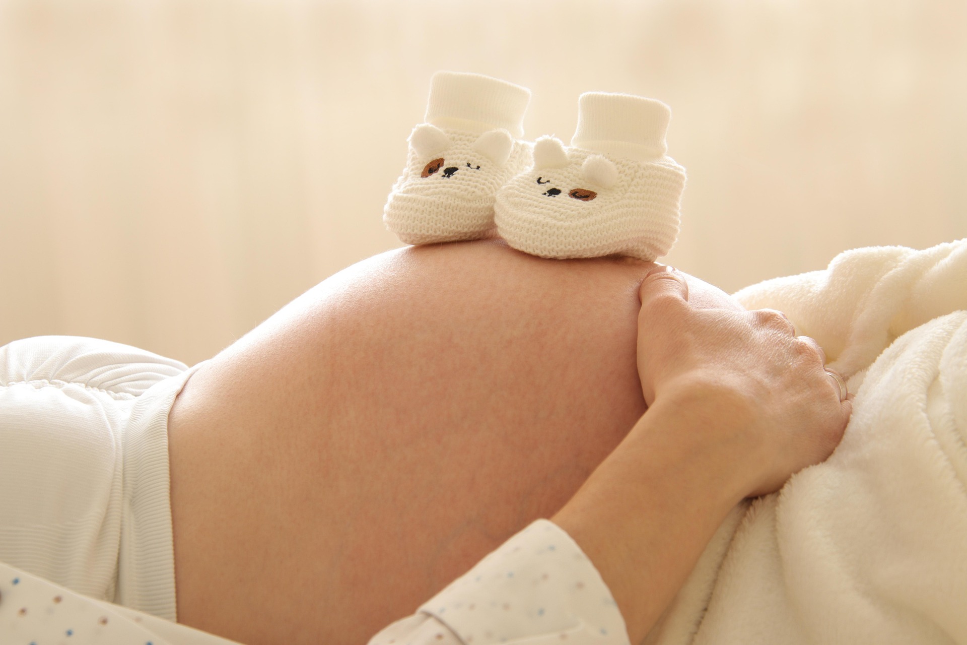 Comment retrouver l’intimité charnelle dans votre couple après la naissance de votre enfant