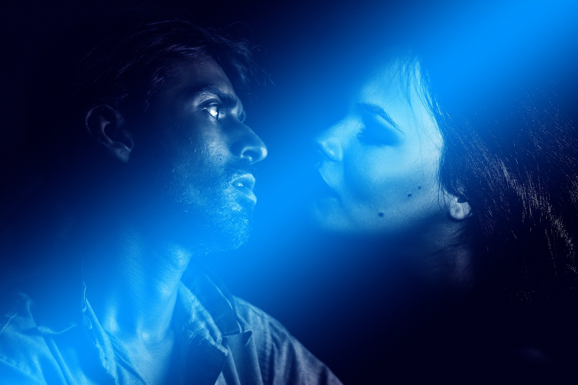 Redémarrer son couple en 2026 : pourquoi le désir commence d&rsquo;abord dans la tête